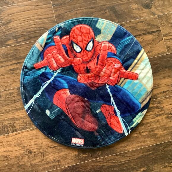 Small Plush Marvel Spider-Man Rug - Picture 1 of 4